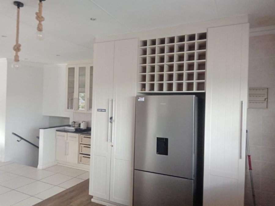 5 Bedroom Property for Sale in Paradise Beach Eastern Cape